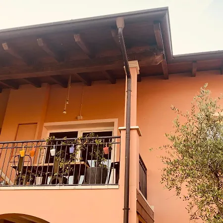 Apartment Charming Attic With Balcony & Swimming Pool Desenzano del Garda