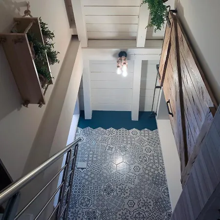 Apartment Charming Attic With Balcony & Swimming Pool Desenzano del Garda