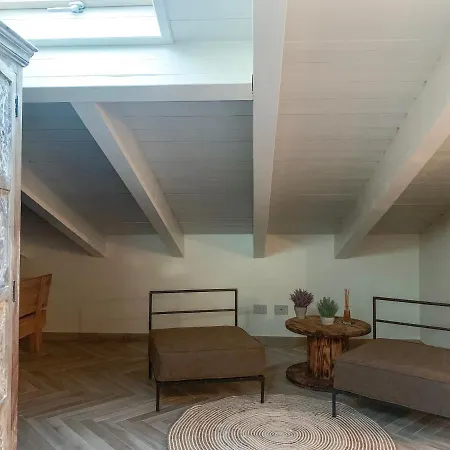 Charming Attic With Balcony & Swimming Pool Apartment Desenzano del Garda